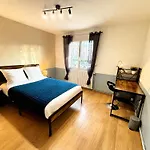 Premium Parking & Tv - Tram L3 - Wifi Δωμάτια σε οικογενειακή κατοικία