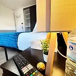 Premium Parking & Tv - Tram L3 - Wifi Δωμάτια σε οικογενειακή κατοικία