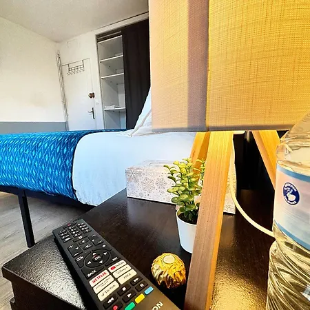 Premium Parking & Tv - Tram L3 - Wifi Kwatera prywatna